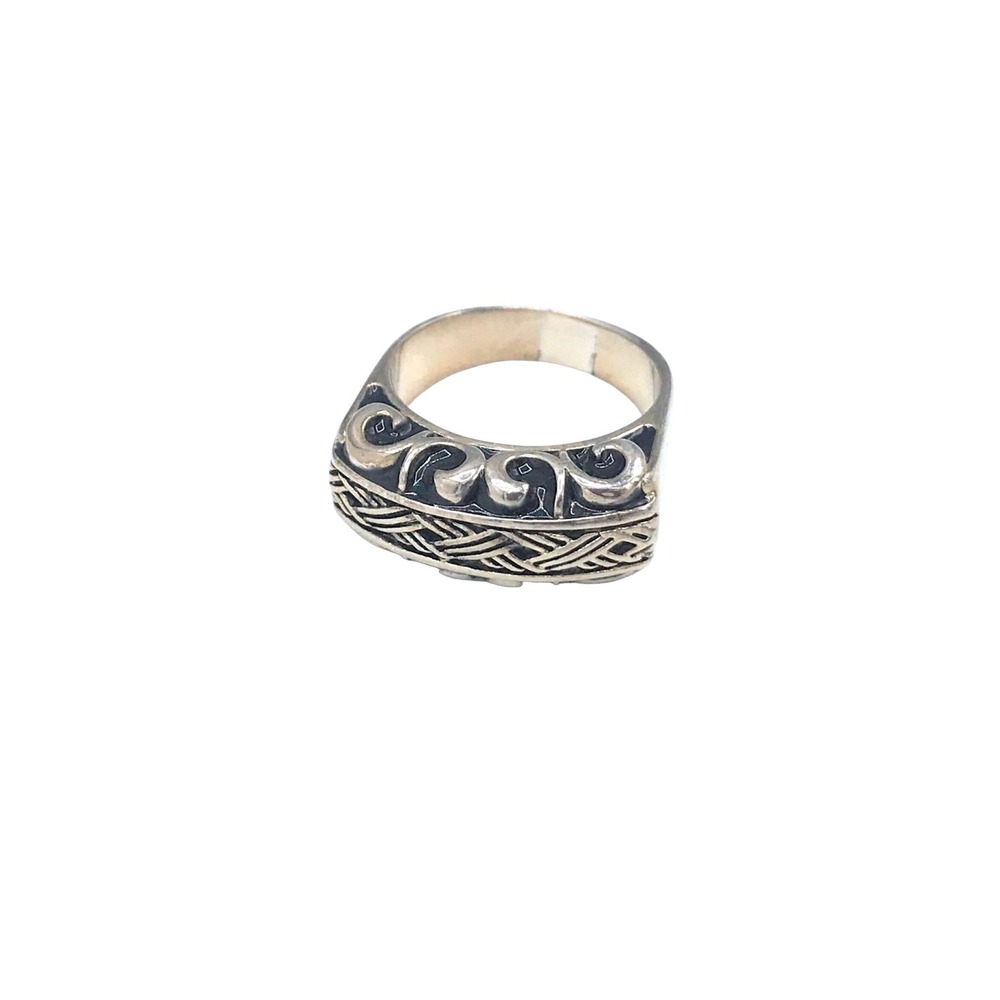 Weaver Premier Designs Ring Size 8.5
Antique silvertone ring, with hematite